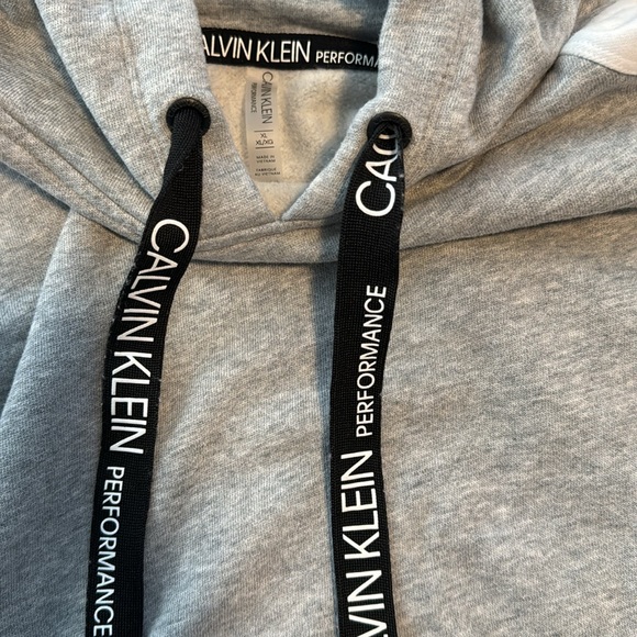 Calvin Klein cropped hoodie - Picture 3 of 4